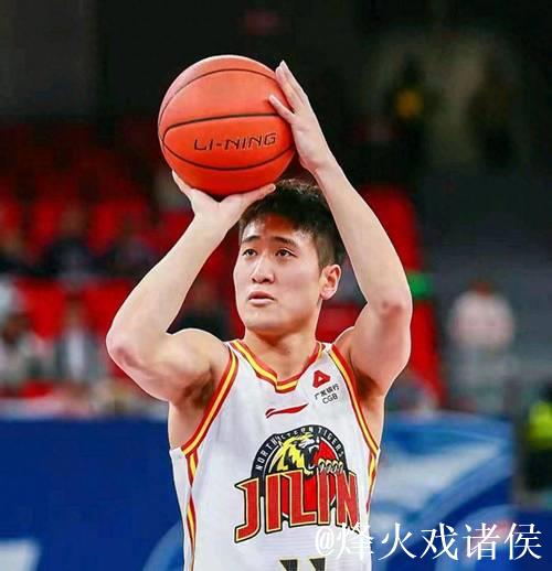 吉林力克长沙勇胜 姜伟泽贡献13分6助 摩尔砍下18分8板5助 吉林力克长沙勇胜 姜伟泽贡献13分6助 摩尔砍下18分8板5助